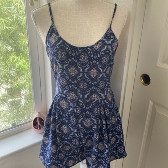 Charlotte Russe Blue Boho Floral Romper with Scoop Neck & Tie-Back – Size S - Picture 1 of 9